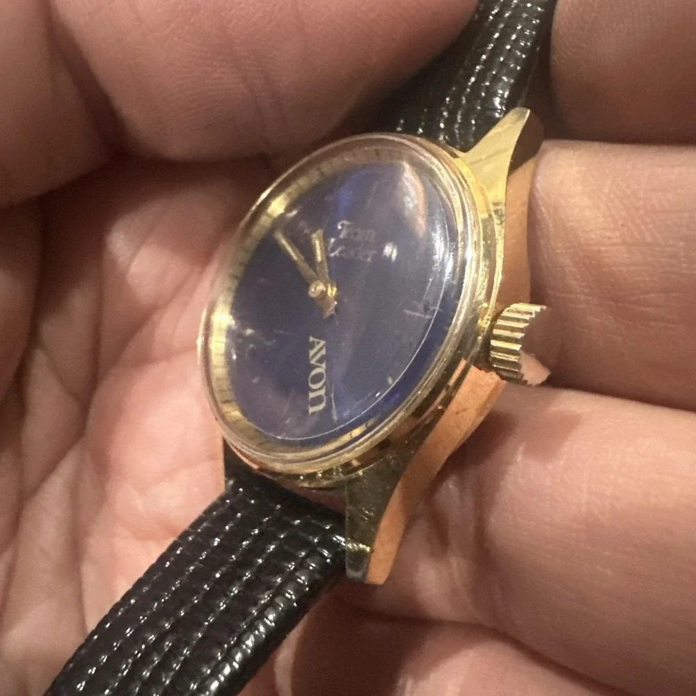 Works Avon Team Leader Manual Wind Watch‎ Women 28mm Gold Tone Blue Dial Leather